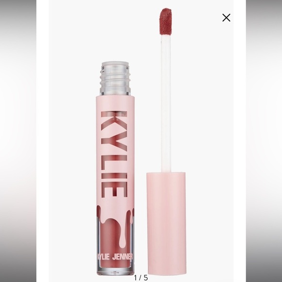 A WHOLE LEWK | Kylie Cosmetics Lip Shine Lacquer - Picture 2 of 5